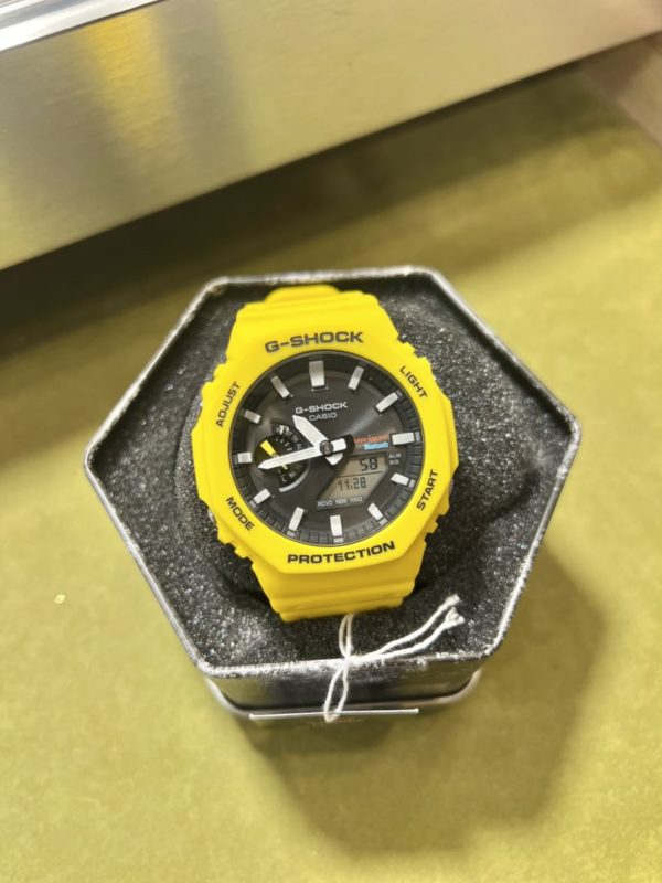 Montre G-Shock jaune 159€