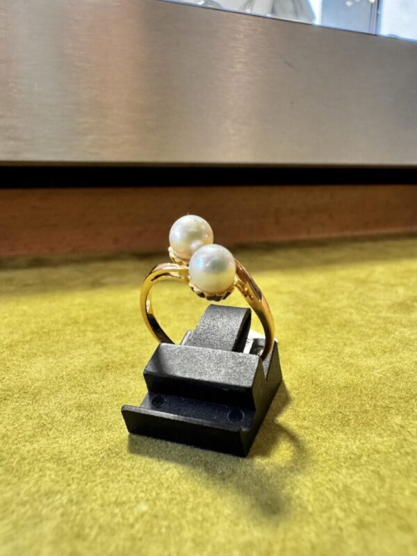 Bague double perles de culture chassis or 18 carats