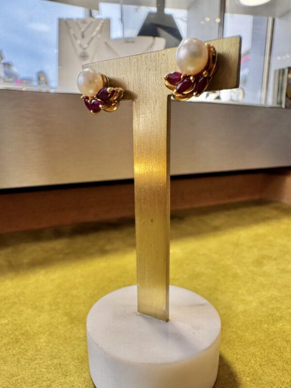 Boucles d'oreille perles de culture ruby navette or 18 carats
