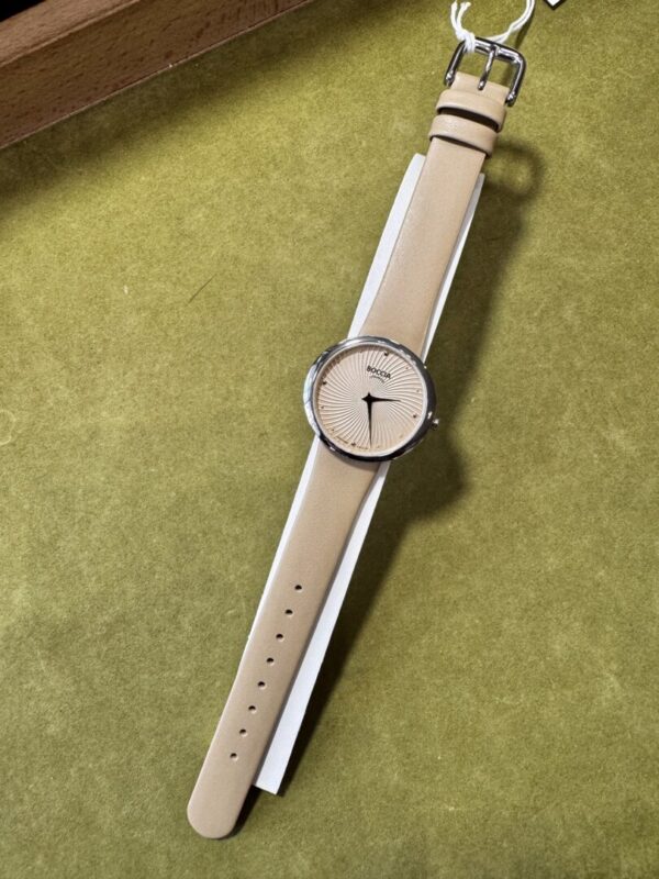 Montre femme allemande Boccia titane crème clair